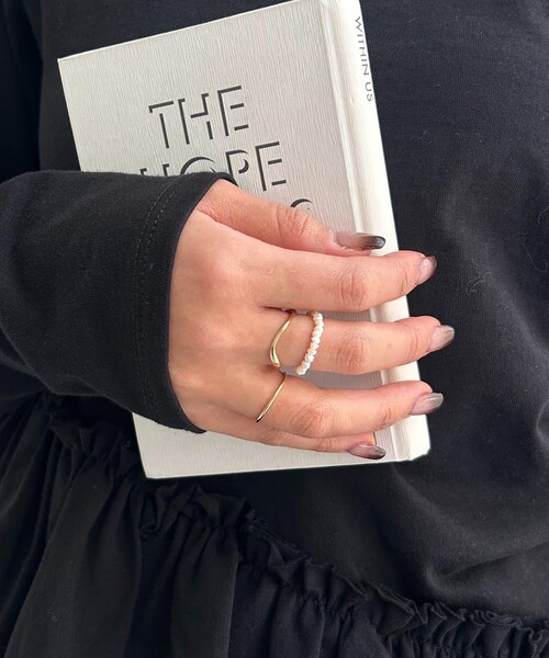 CAPRICIEUX LE'MAGE（カプリシューレマージュ）の「〈GOLDY/ゴールディ〉淡水パール3SETリング（リング・レディース・シルバー/ゴールド・F）」の2枚目の写真