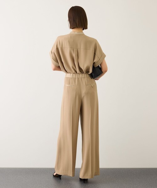 ROPE'(ロペ)の「ライトトリアセバックサテンフラップブラウス/セットアップ対応・イージーケア(シャツ/ブラウス・レディース・ベージュ/ネイビー/ダークブラウン/ブラック/ワイン・F)」の8枚目の写真