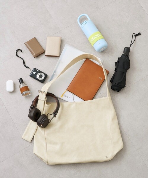 mystic(ミスティック)の「チャーム付きベルトショルダーBAG(バッグ・レディース・ブラウン/ブラック/オフホワイト・ONE)」の2枚目の写真