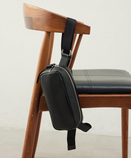 GALLARDAGALANTE(ガリャルダガランテ)の「【近日予約開始】【2.718】コンパクトクロスボディ(ボディバッグ/ウエストポーチ・レディース・ベージュ/ブラック・F)」の2枚目の写真