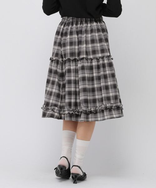 ALAND（エーランド）の「3.3 Field Trip／フリルティアードミディスカート（スカート・ホワイト×ブラックチェック(01)/グレー×ブラックチェック(02)・F）」の8枚目の写真