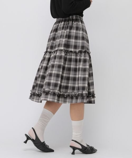 ALAND（エーランド）の「3.3 Field Trip／フリルティアードミディスカート（スカート・ホワイト×ブラックチェック(01)/グレー×ブラックチェック(02)・F）」の7枚目の写真