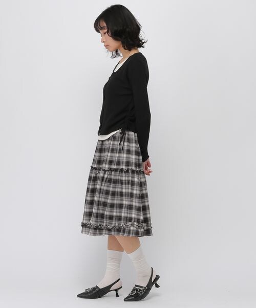 ALAND（エーランド）の「3.3 Field Trip／フリルティアードミディスカート（スカート・ホワイト×ブラックチェック(01)/グレー×ブラックチェック(02)・F）」の4枚目の写真