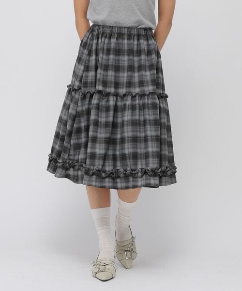 ALAND（エーランド）の「3.3 Field Trip／フリルティアードミディスカート（スカート・ホワイト×ブラックチェック(01)/グレー×ブラックチェック(02)・F）」の13枚目の写真