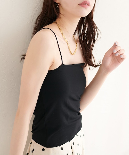 natural couture（ナチュラルクチュール）の「選べる2丈カップ付きインナー（キャミソール・レディース・オフホワイト/ライトベージュ/ブラック・M/S）」の2枚目の写真