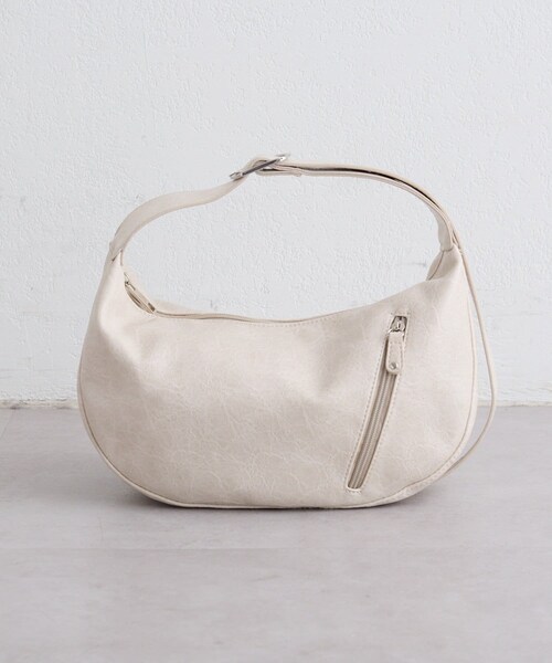 Kastane(カスタネ)の「【500mlペットボトル収納可】B フェイクレザームーンBAG(ハンドバッグ・レディース・ブラック/イエロー/アイボリー・F)」の2枚目の写真