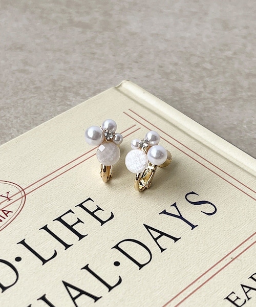 3coins（3coins）の「ペールカラービジューイヤリング（イヤリング・レディース・ピンク/アイボリー/ブルー・FREE）」の2枚目の写真