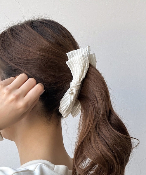 3coins（3coins）の「パール付タレリボンバナナ（バレッタ/ヘアクリップ・レディース・ブラック/アイボリー・FREE）」の2枚目の写真