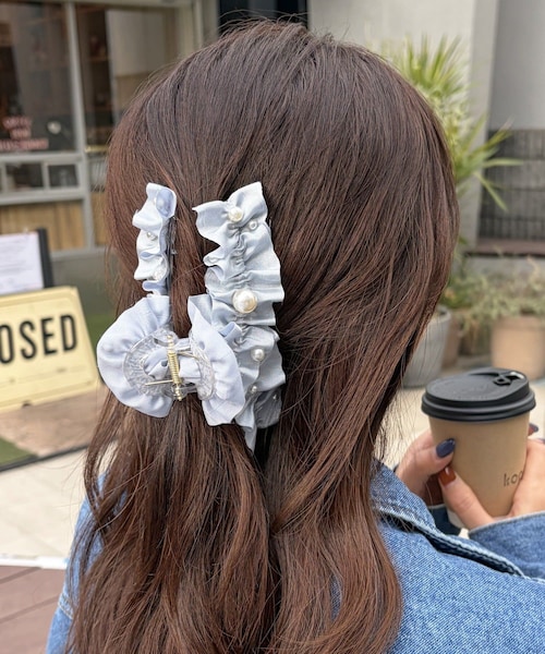 Lattice（Lattice）の「パール付きくしゅくしゅクリップ（バレッタ/ヘアクリップ・レディース・ブラック/アイボリー/ブルー・FREE）」の3枚目の写真