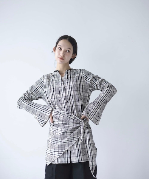 Kastane（カスタネ）の「【CINAMOD】 BLOUSE WITH MULTI SCARF（バンダナ/スカーフ・レディース・アイボリー/イエロー/ブラック・F）」の2枚目の写真