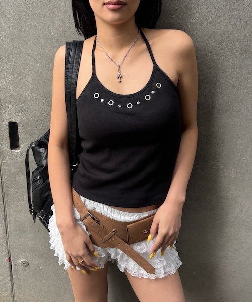 WHO'S WHO gallery（フーズフーギャラリー）の「カップ付きアイレットホルターキャミ（キャミソール・レディース・ホワイト/ブラック/グレー・F）」の2枚目の写真