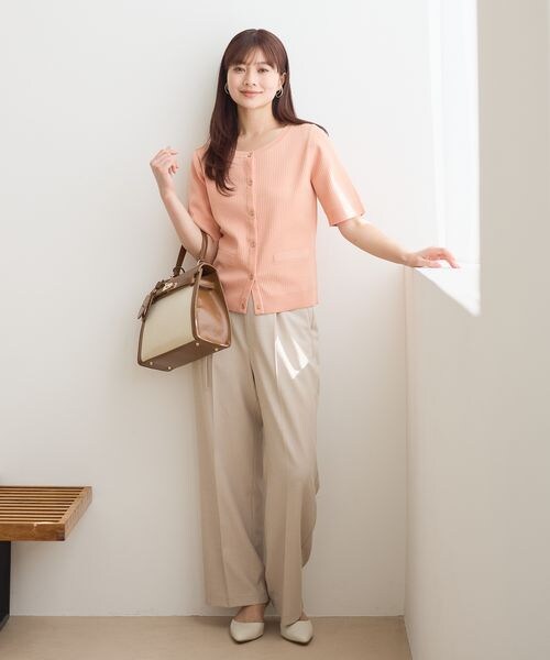 Andemiu（アンデミュウ）の「デザインボタンカーディガン（トップス・オフ(05)/ブラック(09)/オレンジ(45)/ベージュ(51)・F）」の5枚目の写真