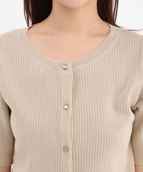 Andemiu（アンデミュウ）の「デザインボタンカーディガン（トップス・オフ(05)/ブラック(09)/オレンジ(45)/ベージュ(51)・F）」の20枚目の写真