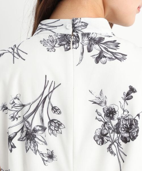 Andemiu（アンデミュウ）の「パネルスカーフ柄ワンピース（ワンピース/ドレス・オフ(05)/ブラック(09)・F）」の17枚目の写真