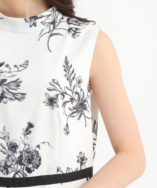 Andemiu（アンデミュウ）の「パネルスカーフ柄ワンピース（ワンピース/ドレス・オフ(05)/ブラック(09)・F）」の15枚目の写真