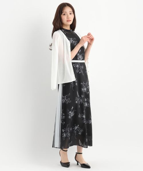 Andemiu（アンデミュウ）の「パネルスカーフ柄ワンピース（ワンピース/ドレス・オフ(05)/ブラック(09)・F）」の5枚目の写真