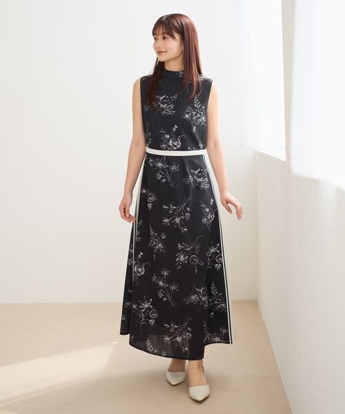 Andemiu（アンデミュウ）の「パネルスカーフ柄ワンピース（ワンピース/ドレス・オフ(05)/ブラック(09)・F）」の4枚目の写真