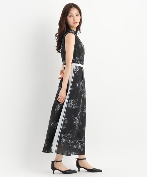 Andemiu（アンデミュウ）の「パネルスカーフ柄ワンピース（ワンピース/ドレス・オフ(05)/ブラック(09)・F）」の7枚目の写真