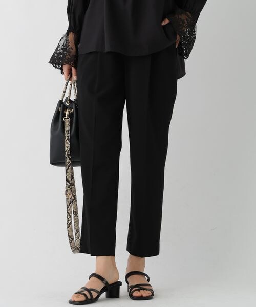 Elura（エルーラ）の「いつラクWクロステーパードパンツ＜低身長サイズあり＞（その他・オフホワイト05/ブラック09/ベージュ52/ネイビー88・S/M/L/低身長FREE）」の2枚目の写真