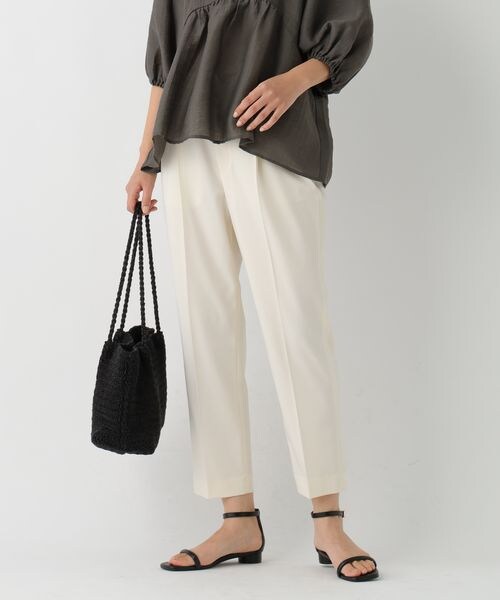 Elura（エルーラ）の「いつラクWクロステーパードパンツ＜低身長サイズあり＞（その他・オフホワイト05/ブラック09/ベージュ52/ネイビー88・S/M/L/低身長FREE）」の8枚目の写真