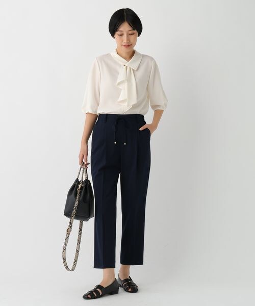 Elura（エルーラ）の「いつラクWクロステーパードパンツ＜低身長サイズあり＞（その他・オフホワイト05/ブラック09/ベージュ52/ネイビー88・S/M/L/低身長FREE）」の20枚目の写真