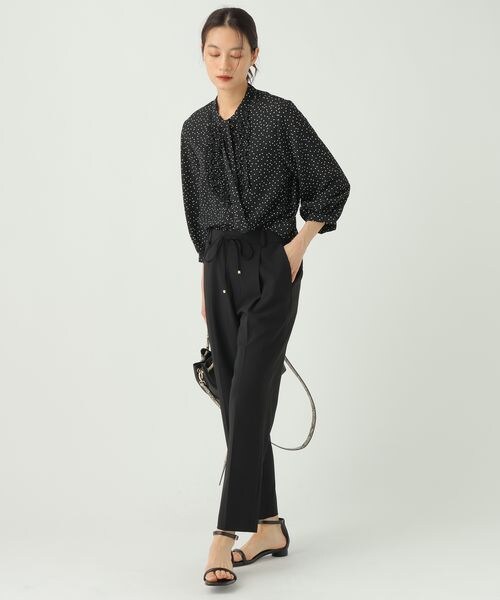 Elura（エルーラ）の「いつラクWクロステーパードパンツ＜低身長サイズあり＞（その他・オフホワイト05/ブラック09/ベージュ52/ネイビー88・S/M/L/低身長FREE）」の14枚目の写真