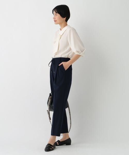 Elura（エルーラ）の「いつラクWクロステーパードパンツ＜低身長サイズあり＞（その他・オフホワイト05/ブラック09/ベージュ52/ネイビー88・S/M/L/低身長FREE）」の21枚目の写真