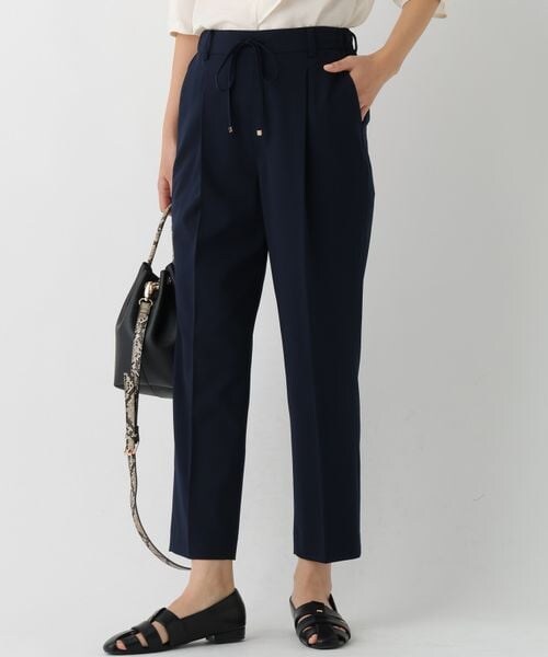 Elura（エルーラ）の「いつラクWクロステーパードパンツ＜低身長サイズあり＞（その他・オフホワイト05/ブラック09/ベージュ52/ネイビー88・S/M/L/低身長FREE）」の4枚目の写真