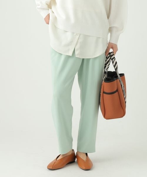 Elura（エルーラ）の「サラサラリラクシーテーパードパンツ＜低身長サイズあり＞（その他・オフホワイト05/ブラック09/モカ56/ダークブラウン58/ミント72・M/L/低身長FREE）」の2枚目の写真