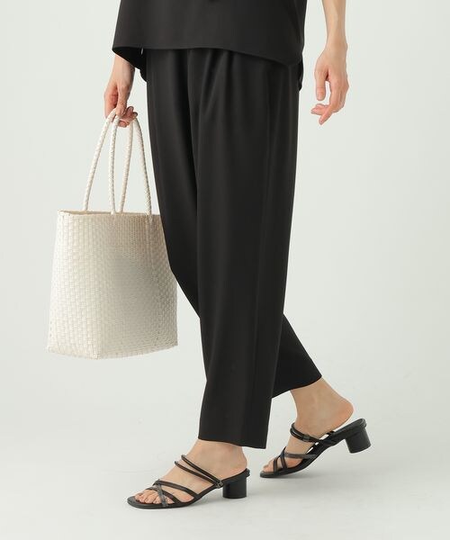 Elura（エルーラ）の「サラサラリラクシーテーパードパンツ＜低身長サイズあり＞（その他・オフホワイト05/ブラック09/モカ56/ダークブラウン58/ミント72・M/L/低身長FREE）」の15枚目の写真