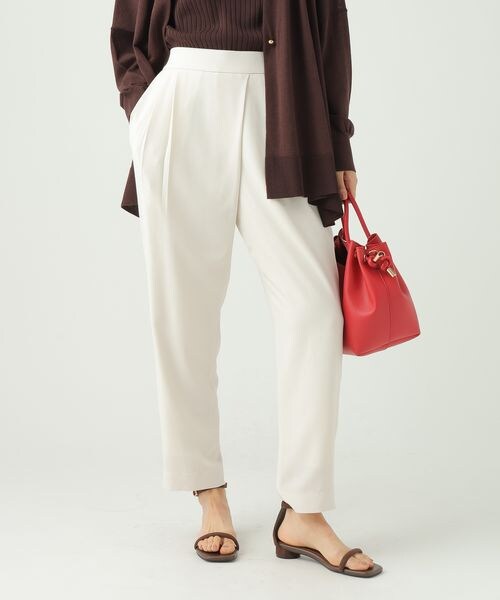 Elura（エルーラ）の「サラサラリラクシーテーパードパンツ＜低身長サイズあり＞（その他・オフホワイト05/ブラック09/モカ56/ダークブラウン58/ミント72・M/L/低身長FREE）」の4枚目の写真