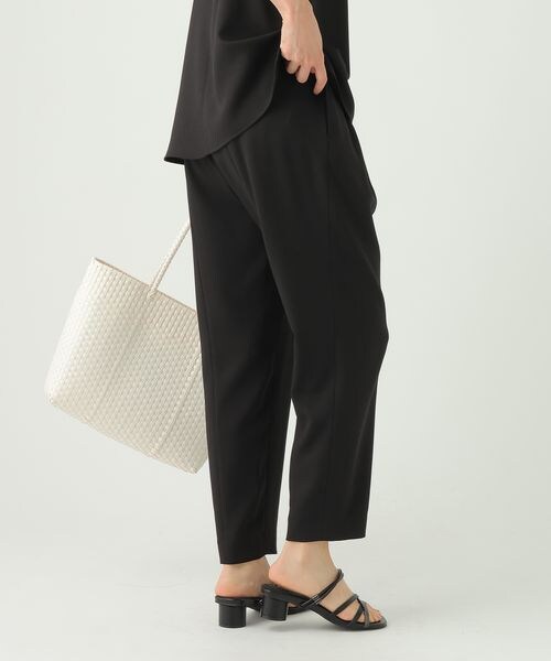 Elura（エルーラ）の「サラサラリラクシーテーパードパンツ＜低身長サイズあり＞（その他・オフホワイト05/ブラック09/モカ56/ダークブラウン58/ミント72・M/L/低身長FREE）」の5枚目の写真