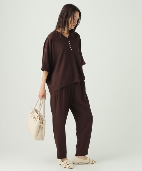 Elura（エルーラ）の「サラサラリラクシーテーパードパンツ＜低身長サイズあり＞（その他・オフホワイト05/ブラック09/モカ56/ダークブラウン58/ミント72・M/L/低身長FREE）」の10枚目の写真