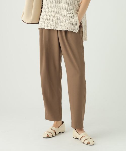 Elura（エルーラ）の「サラサラリラクシーテーパードパンツ＜低身長サイズあり＞（その他・オフホワイト05/ブラック09/モカ56/ダークブラウン58/ミント72・M/L/低身長FREE）」の6枚目の写真