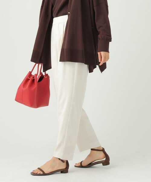 Elura（エルーラ）の「サラサラリラクシーテーパードパンツ＜低身長サイズあり＞（その他・オフホワイト05/ブラック09/モカ56/ダークブラウン58/ミント72・M/L/低身長FREE）」の8枚目の写真