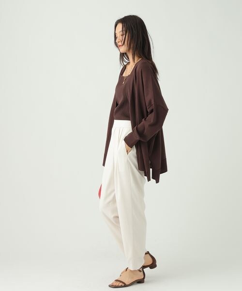 Elura（エルーラ）の「サラサラリラクシーテーパードパンツ＜低身長サイズあり＞（その他・オフホワイト05/ブラック09/モカ56/ダークブラウン58/ミント72・M/L/低身長FREE）」の7枚目の写真