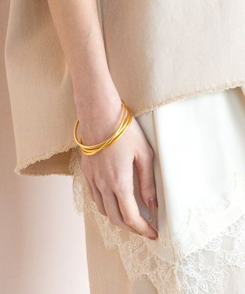 Elura（エルーラ）の「クロスステンレスバングル（その他・シルバー13/ゴールド63・FREE）」の2枚目の写真