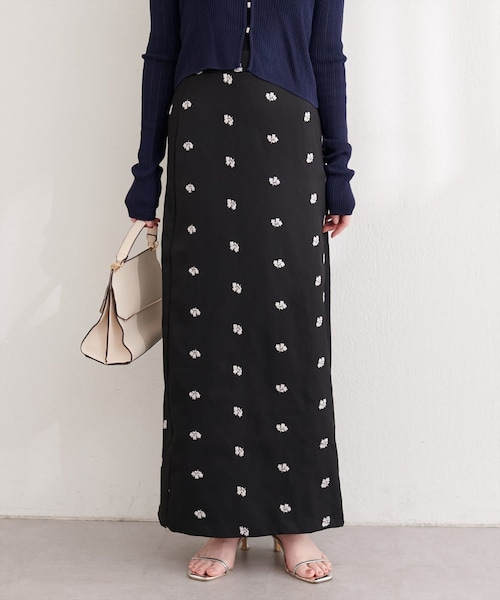 natural couture（ナチュラルクチュール）の「花柄ツイルナロースカート（スカート・レディース・グリーン/ブラック/グレー・FREE）」の2枚目の写真