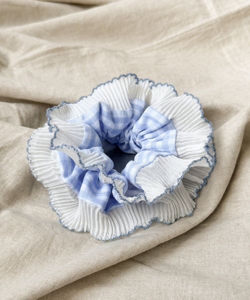 3coins（3coins）の「ギンガムチェックフリルシュシュ／KIDS（シュシュ・キッズ・ブラック/レッド/ブルー・FREE）」の2枚目の写真