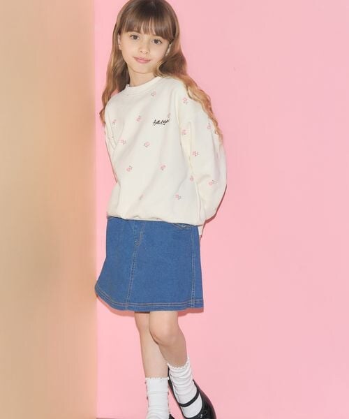 Cath Kidston(キャスキッドソン)の「キッズ 総柄プリントスウェット Rose Embroidery(その他・アイボリー(08)/グレー(15)・100/110/120/130)」の5枚目の写真