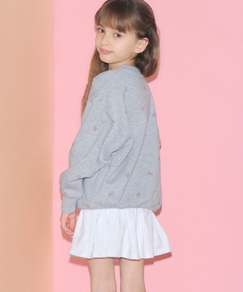 Cath Kidston(キャスキッドソン)の「キッズ 総柄プリントスウェット Rose Embroidery(その他・アイボリー(08)/グレー(15)・100/110/120/130)」の17枚目の写真