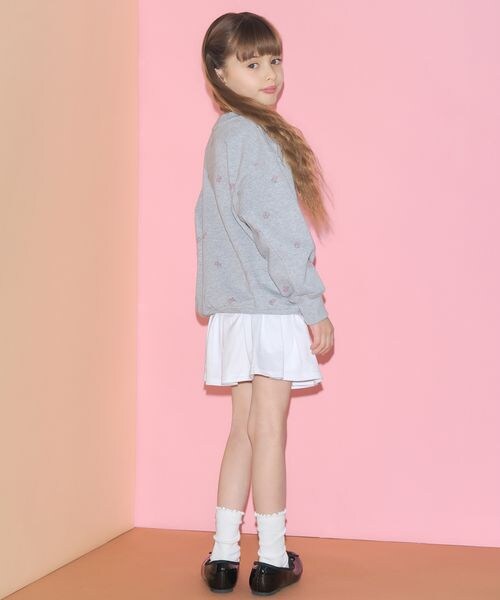 Cath Kidston(キャスキッドソン)の「キッズ 総柄プリントスウェット Rose Embroidery(その他・アイボリー(08)/グレー(15)・100/110/120/130)」の16枚目の写真