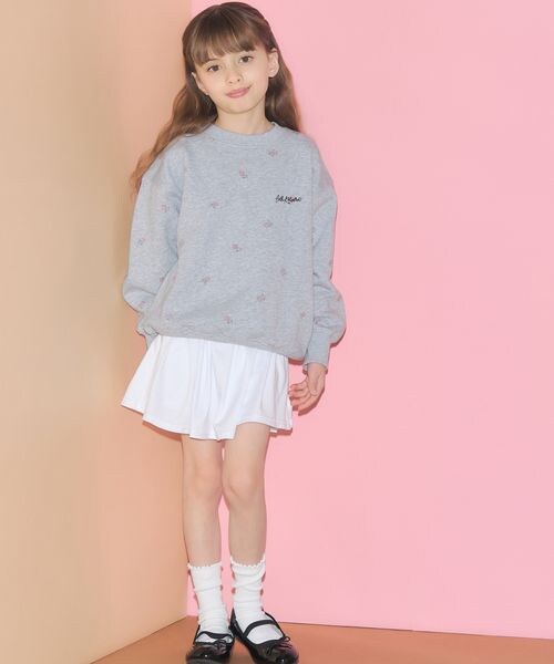 Cath Kidston(キャスキッドソン)の「キッズ 総柄プリントスウェット Rose Embroidery(その他・アイボリー(08)/グレー(15)・100/110/120/130)」の13枚目の写真
