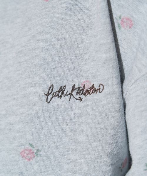 Cath Kidston(キャスキッドソン)の「キッズ 総柄プリントスウェット Rose Embroidery(その他・アイボリー(08)/グレー(15)・100/110/120/130)」の19枚目の写真