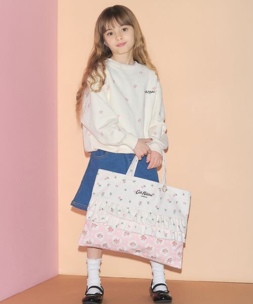 Cath Kidston(キャスキッドソン)の「キッズ 総柄プリントスウェット Rose Embroidery(その他・アイボリー(08)/グレー(15)・100/110/120/130)」の11枚目の写真