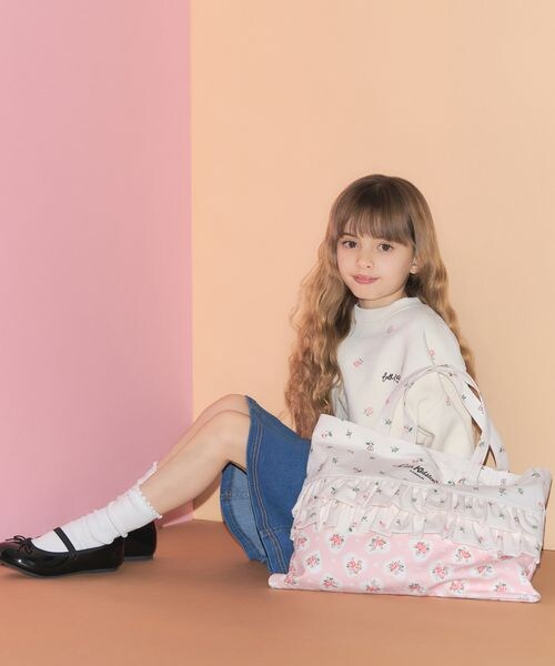 Cath Kidston(キャスキッドソン)の「キッズ 総柄プリントスウェット Rose Embroidery(その他・アイボリー(08)/グレー(15)・100/110/120/130)」の8枚目の写真