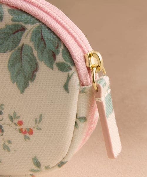 Cath Kidston(キャスキッドソン)の「オーバル コイン パース 26SS(その他・Button Block Floral(06)/Queenies London(07)/Love Notes(08)/Hackney Rose(25)・F)」の15枚目の写真
