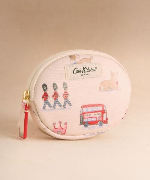 Cath Kidston(キャスキッドソン)の「オーバル コイン パース 26SS(その他・Button Block Floral(06)/Queenies London(07)/Love Notes(08)/Hackney Rose(25)・F)」の2枚目の写真