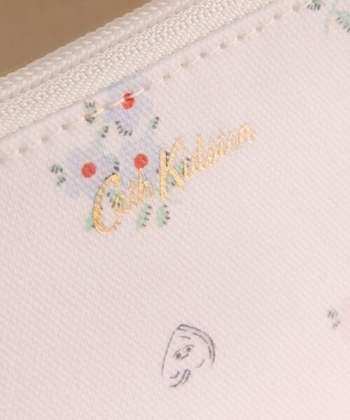 Cath Kidston(キャスキッドソン)の「カード & コイン パース 26SS(その他・Queenies London(07)/Button Block Floral(08)/Snake Floral(12)/Pearly Queen Ditsy(65)・F)」の11枚目の写真
