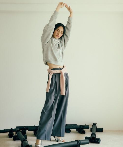 VIS（ビス）の「VIS別注オフショルスウェットトップス（その他・キナリ(16)(06)/ライトグレー(08)(22)/ネイビー(40)(80)・F）」の14枚目の写真